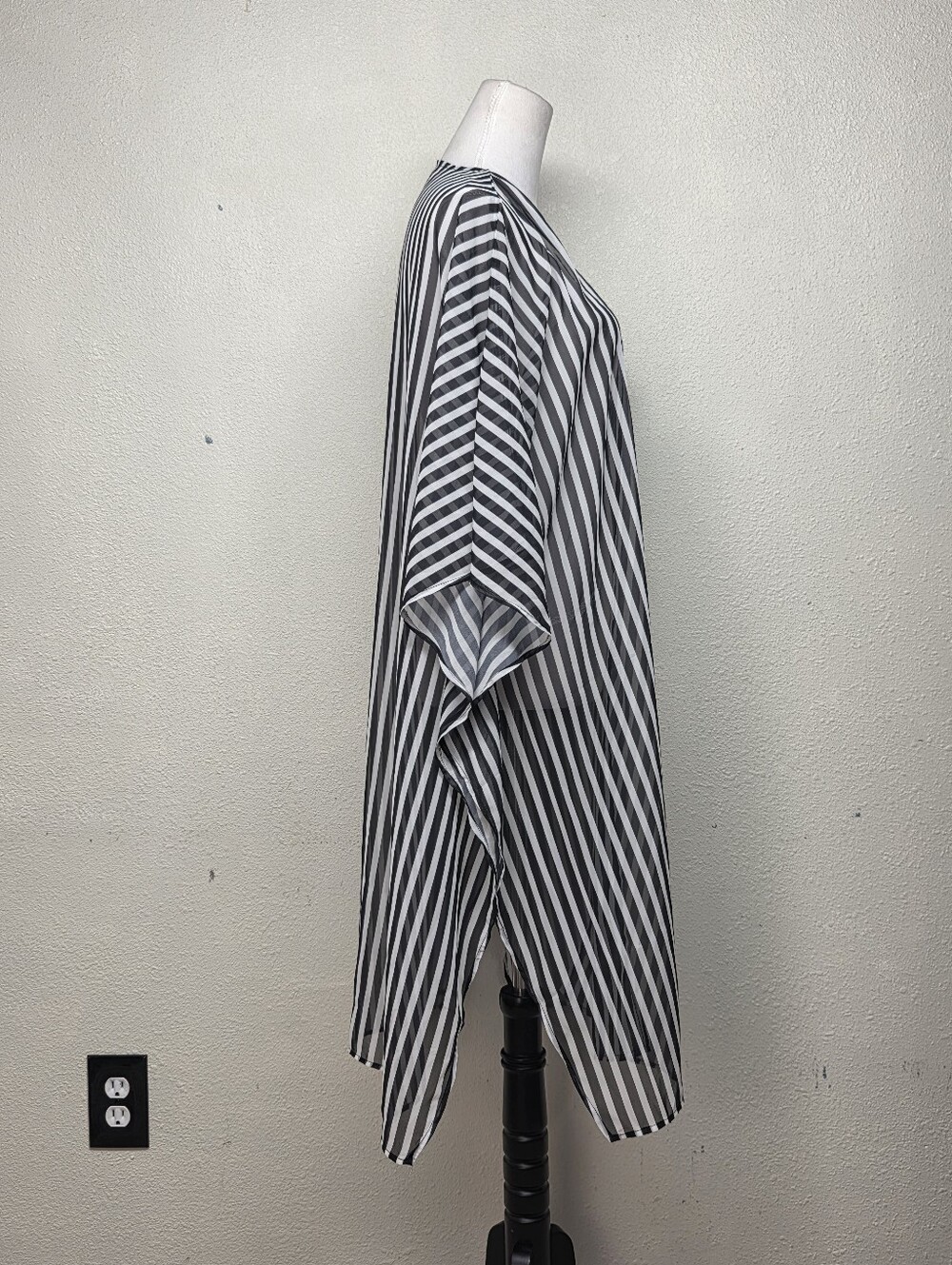 Black & White Stripes Kimono Swimsuit Cover-up - Picture 4 of 6